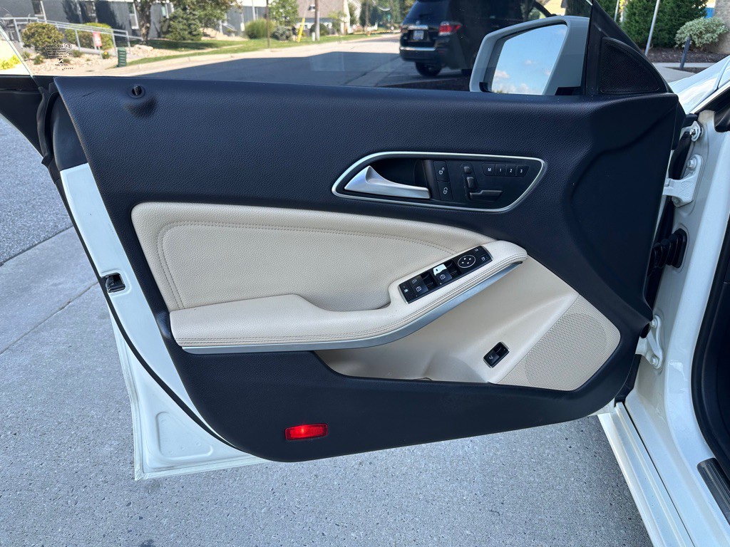 2015 Mercedes-Benz CLA-Class Image 9