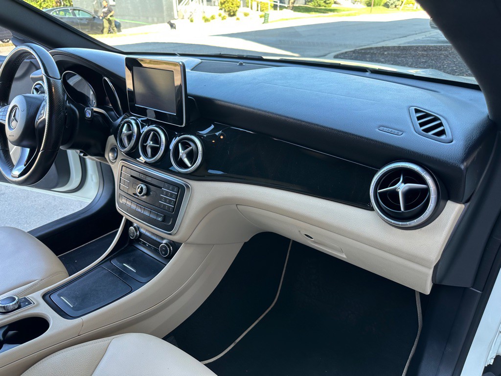 2015 Mercedes-Benz CLA-Class Image 21
