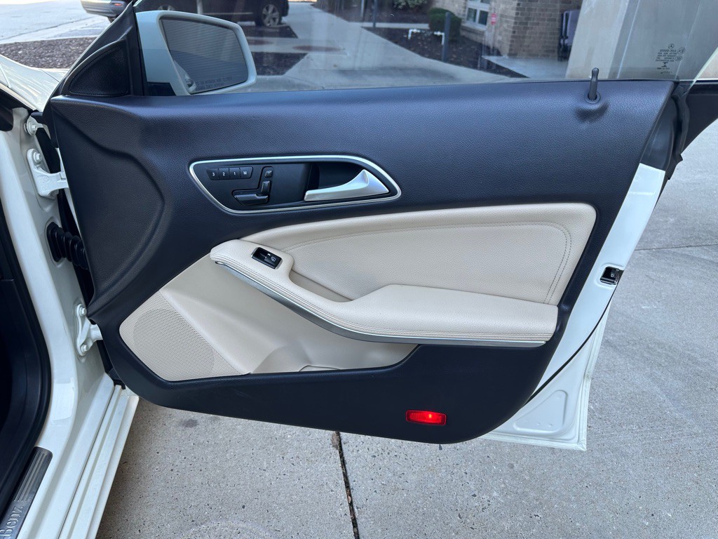 2015 Mercedes-Benz CLA-Class Image 26