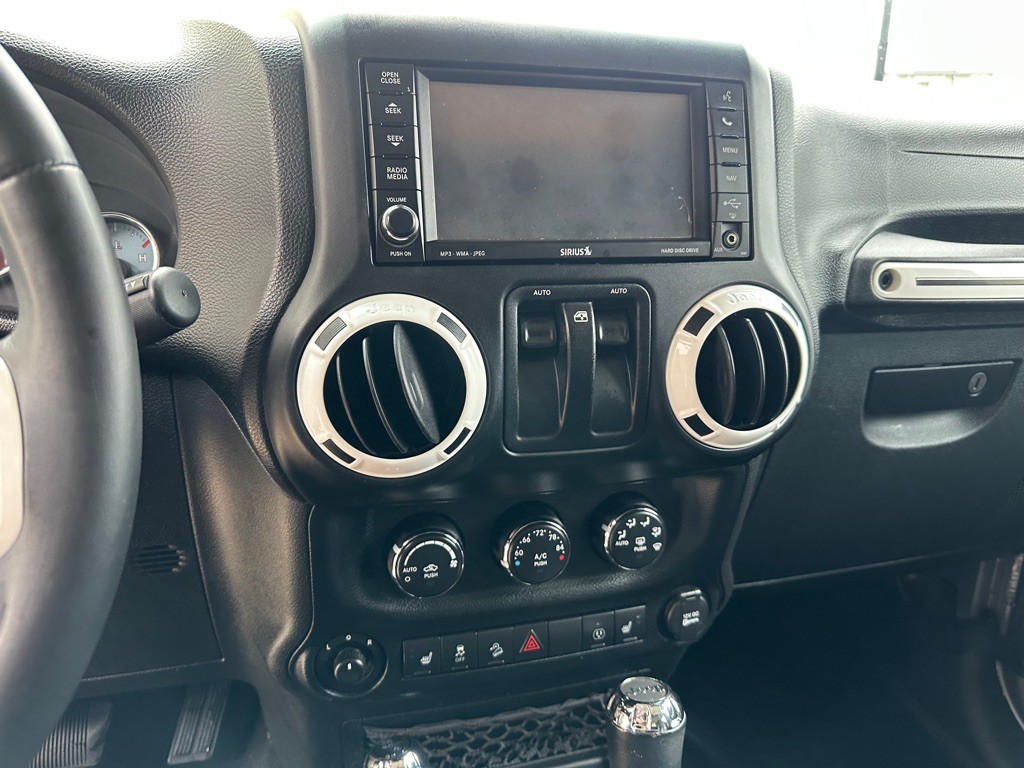 2014 Jeep Wrangler Image 17