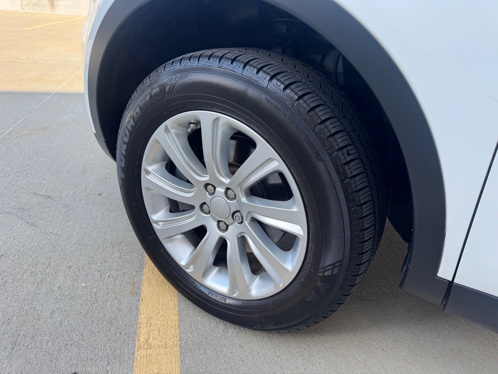 2018 Land Rover Discovery Sport Image 8