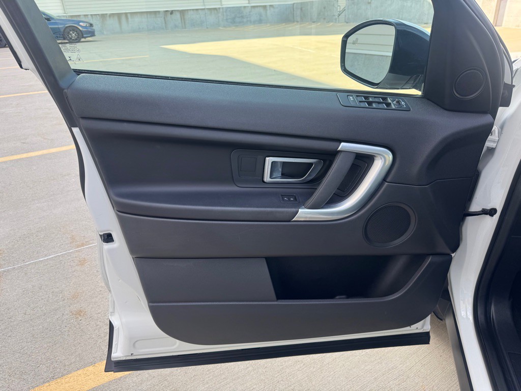 2018 Land Rover Discovery Sport Image 9