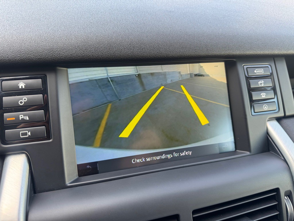 2018 Land Rover Discovery Sport Image 17