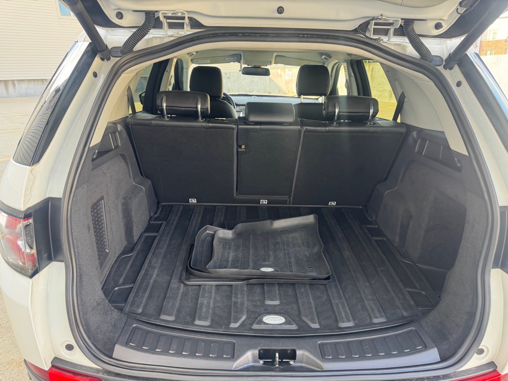 2018 Land Rover Discovery Sport Image 24