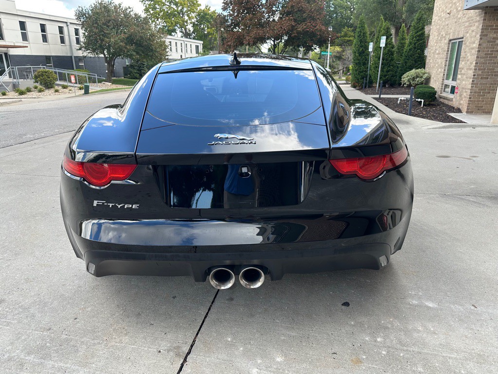 2017 Jaguar F-TYPE Image 6