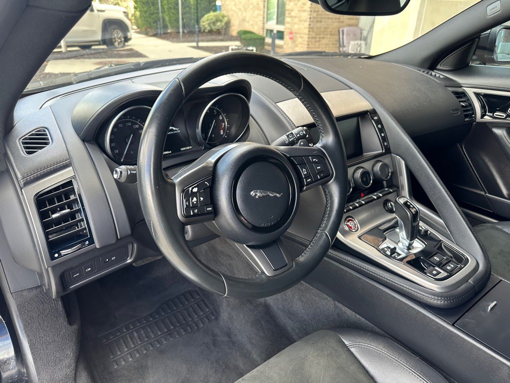 2017 Jaguar F-TYPE Image 10