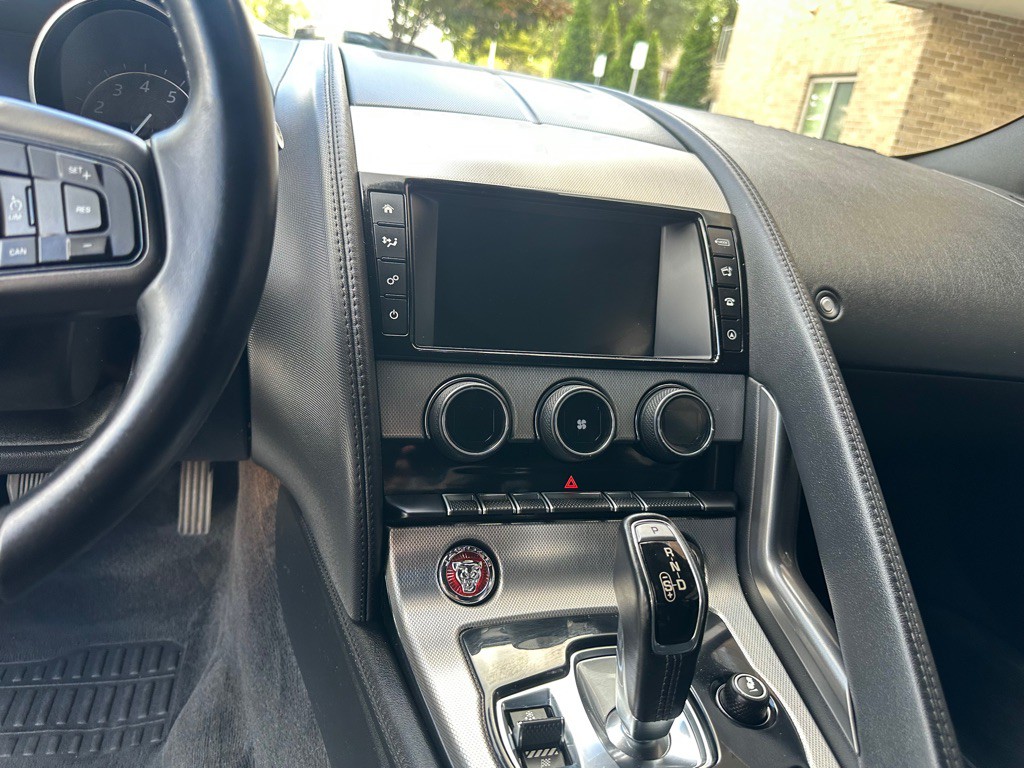 2017 Jaguar F-TYPE Image 11
