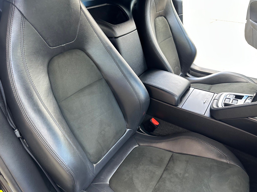 2017 Jaguar F-TYPE Image 19
