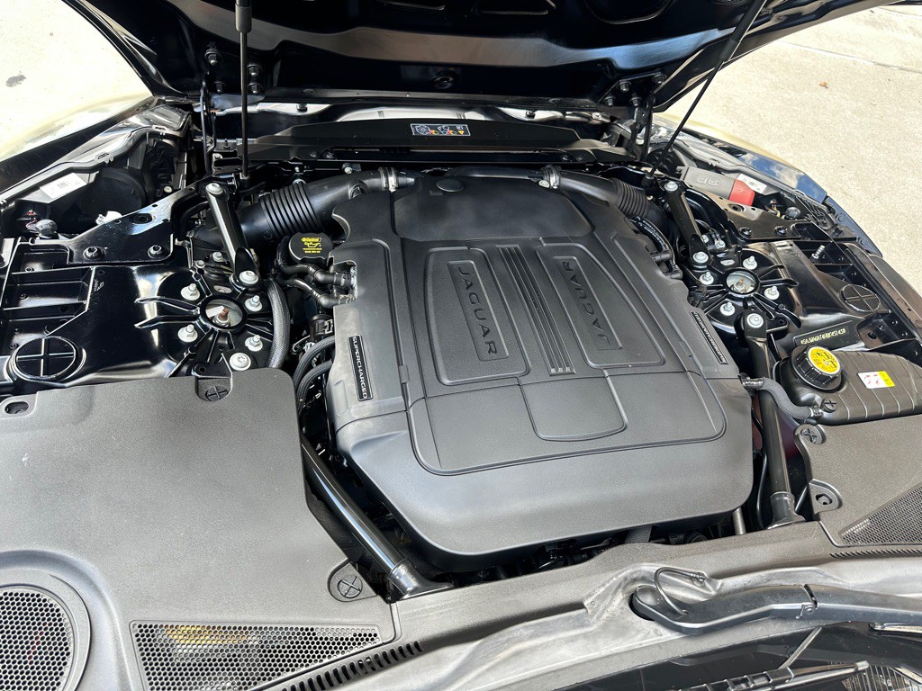2017 Jaguar F-TYPE Image 22