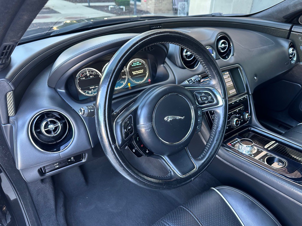 2013 Jaguar XJ Image 10