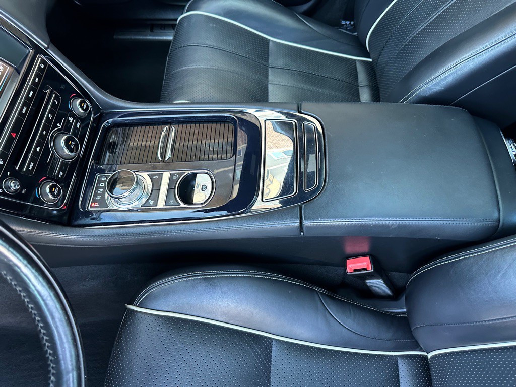 2013 Jaguar XJ Image 12