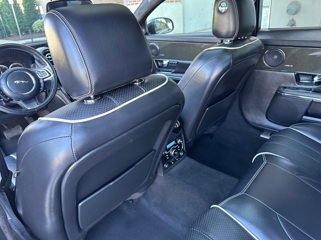 2013 Jaguar XJ Image 16