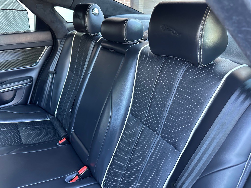 2013 Jaguar XJ Image 18