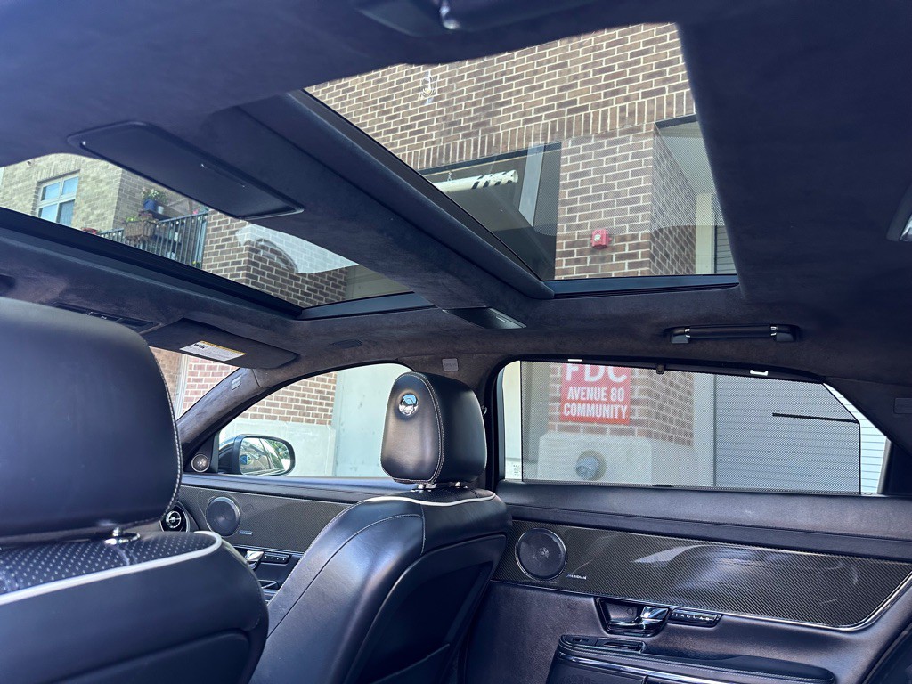 2013 Jaguar XJ Image 21