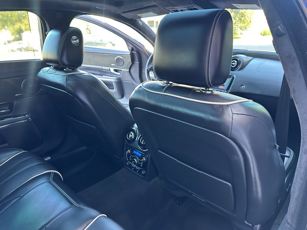 2013 Jaguar XJ Image 22