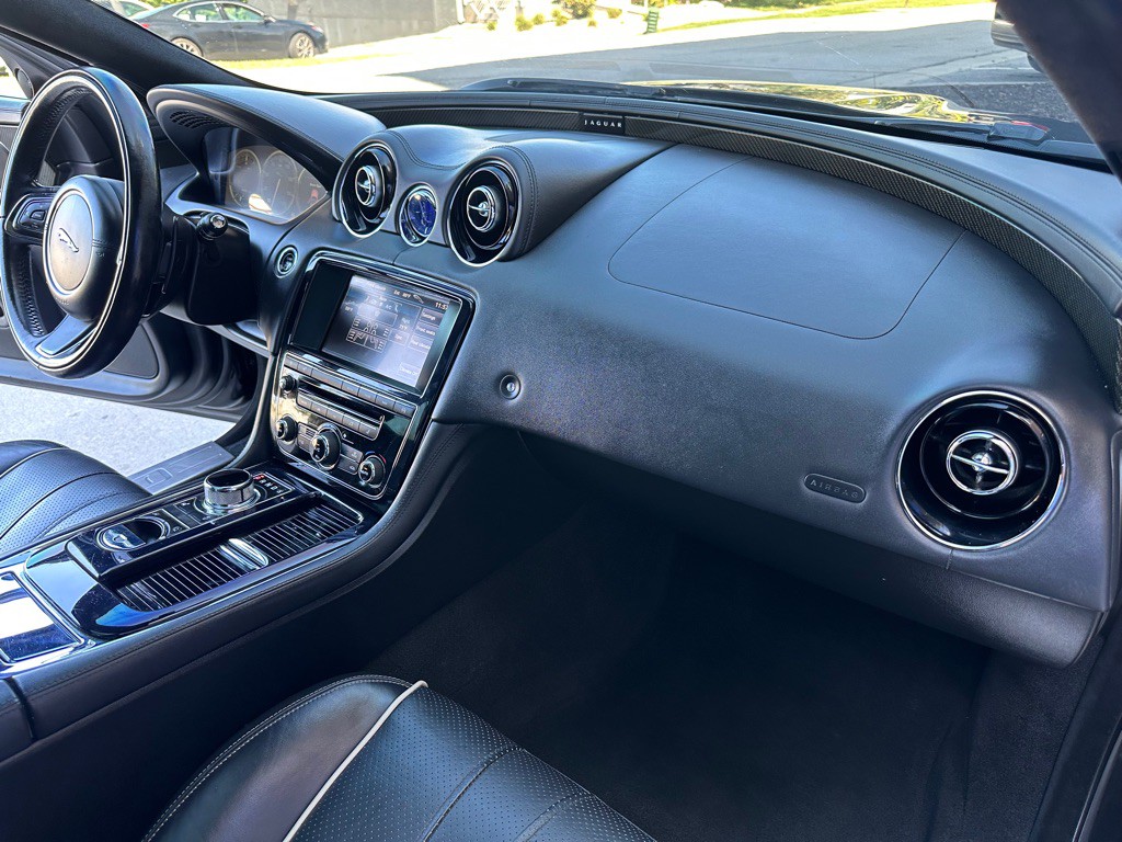 2013 Jaguar XJ Image 25