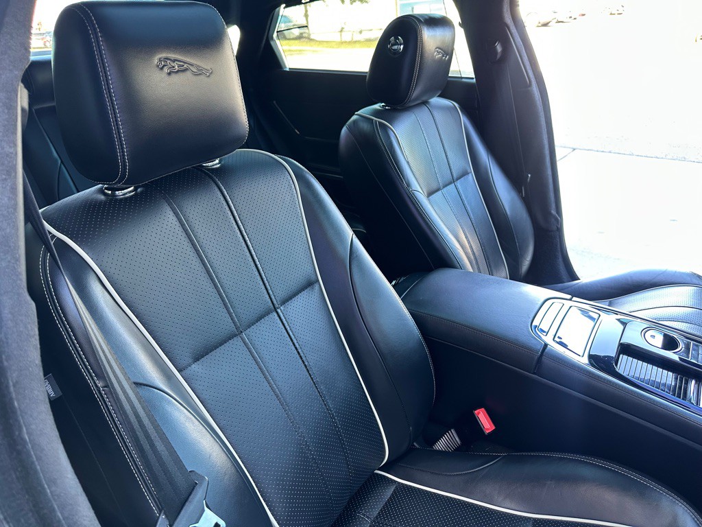 2013 Jaguar XJ Image 28