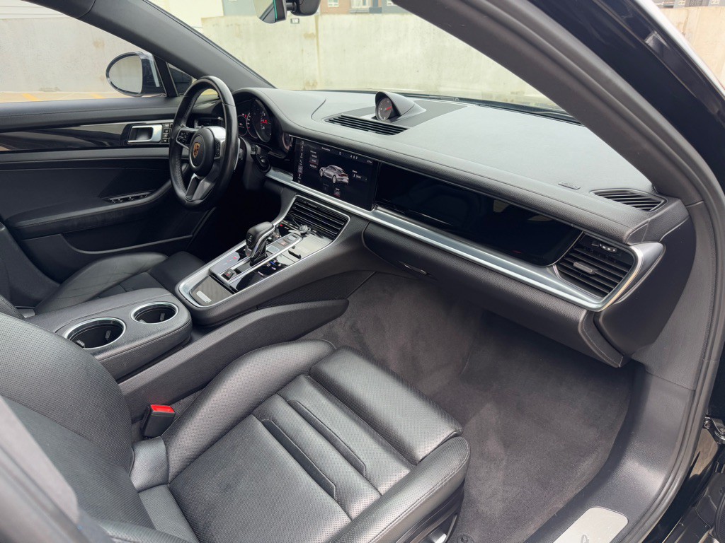 2020 Porsche Panamera Image 21