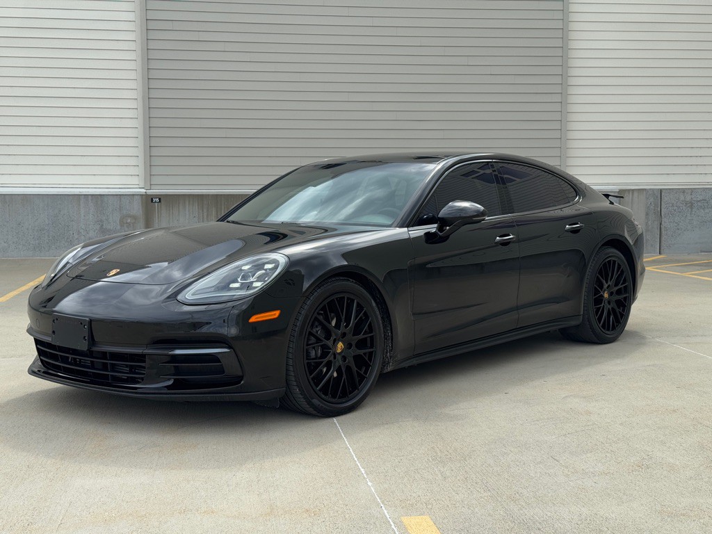 2020 Porsche Panamera Image 1