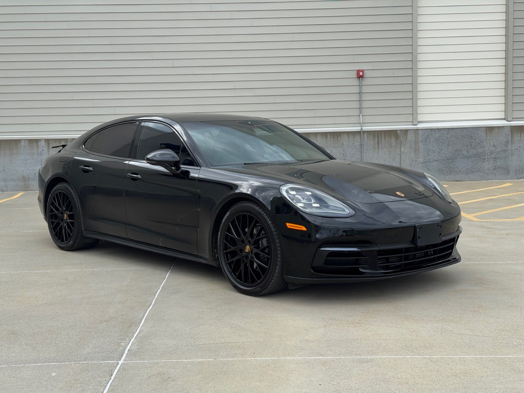 2020 Porsche Panamera Image 2