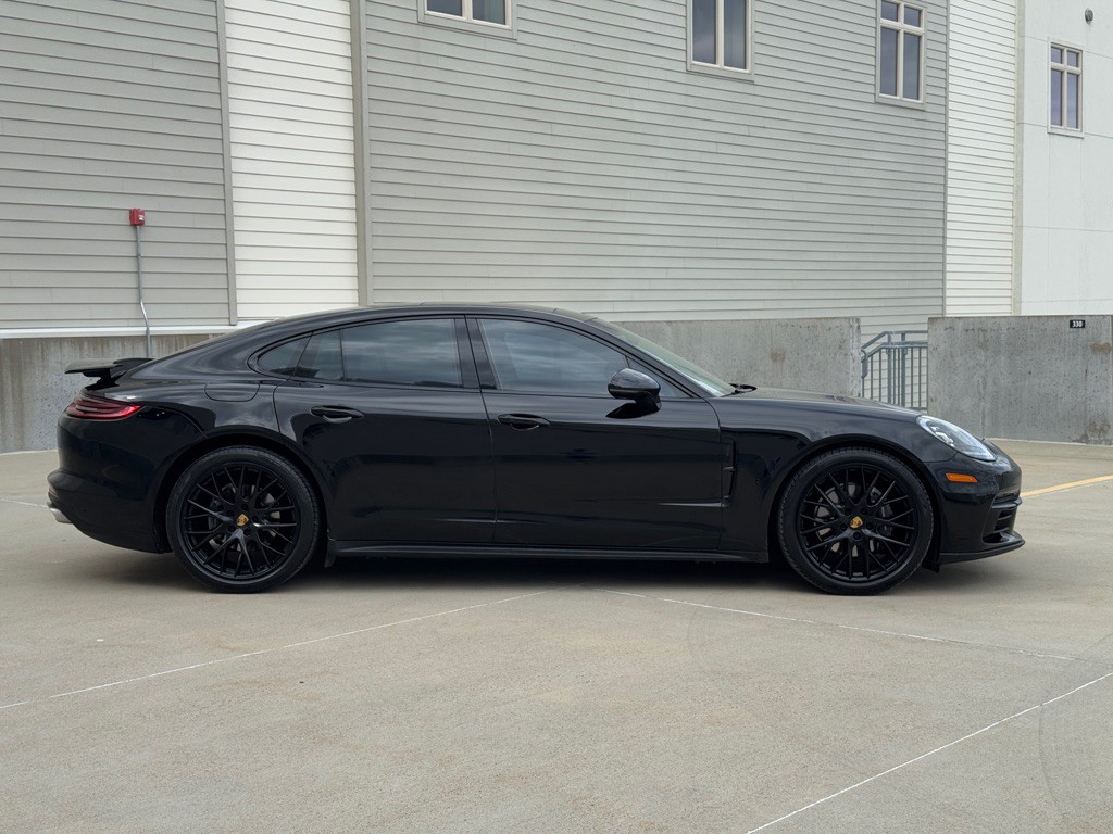 2020 Porsche Panamera Image 3