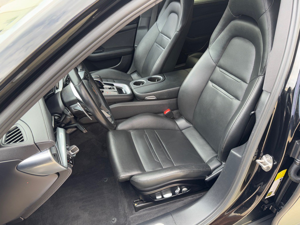 2020 Porsche Panamera Image 10
