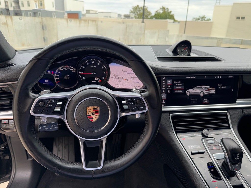 2020 Porsche Panamera Image 11