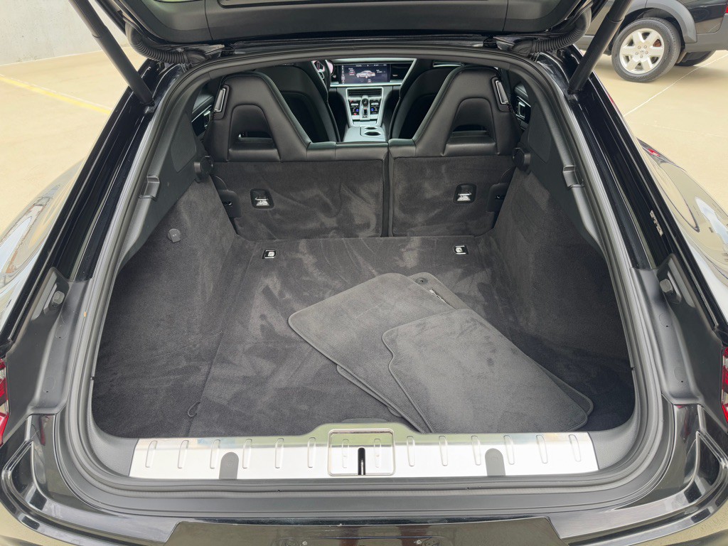 2020 Porsche Panamera Image 16