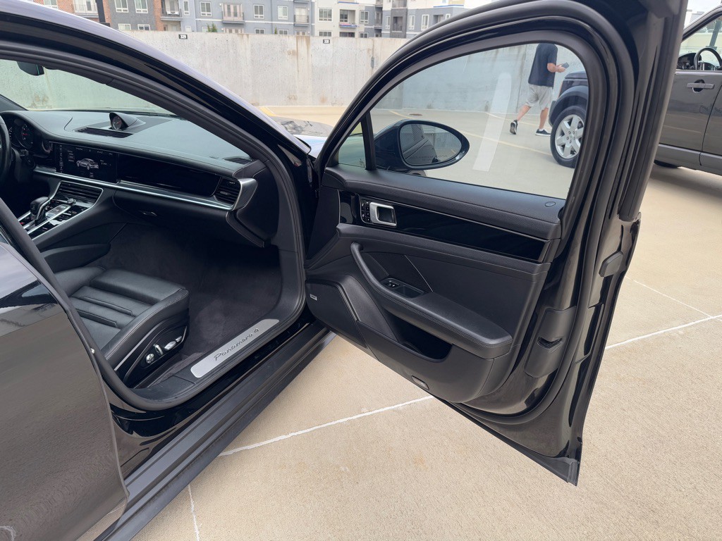 2020 Porsche Panamera Image 19