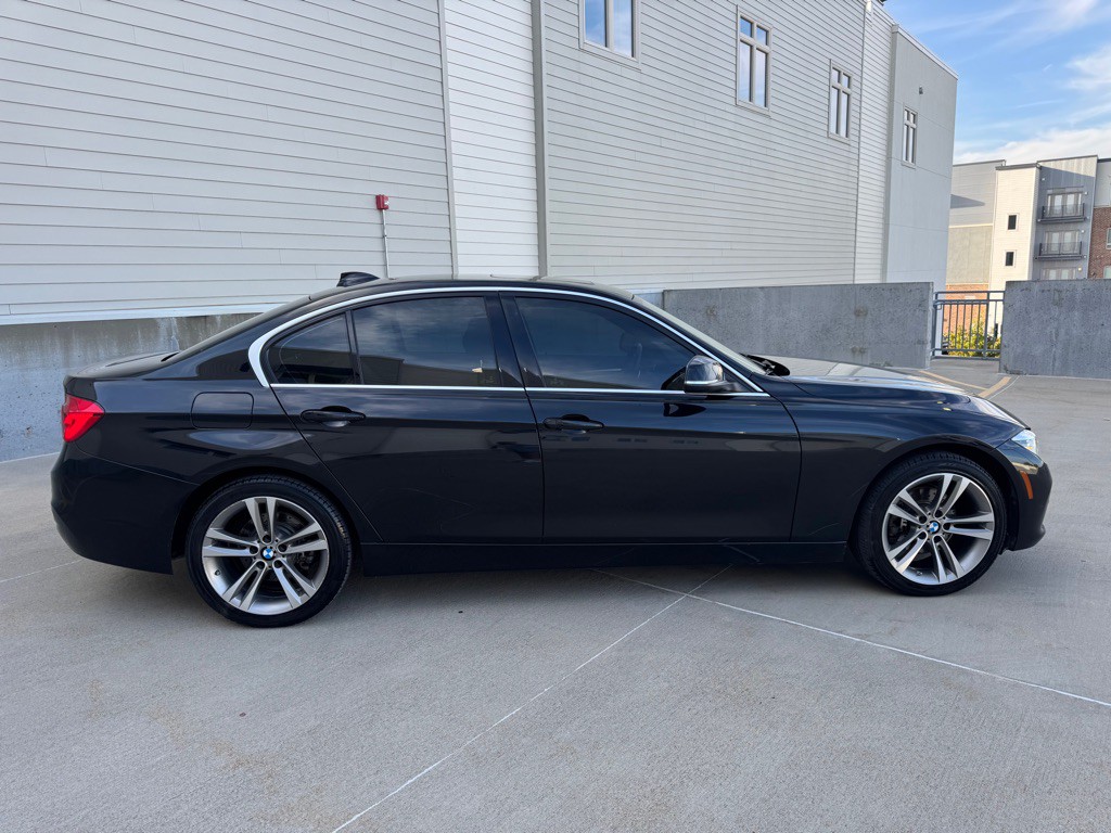 2017 BMW 3 Series Image 2