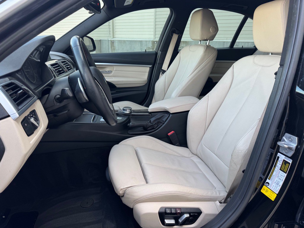 2017 BMW 3 Series Image 11