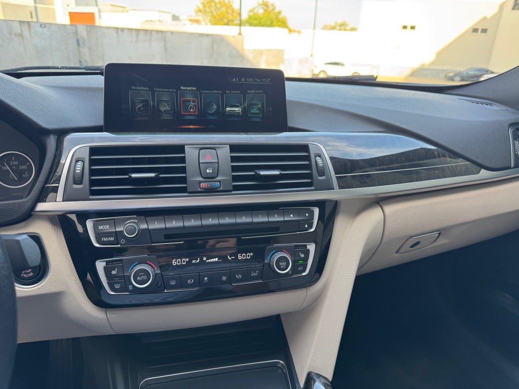 2017 BMW 3 Series Image 18