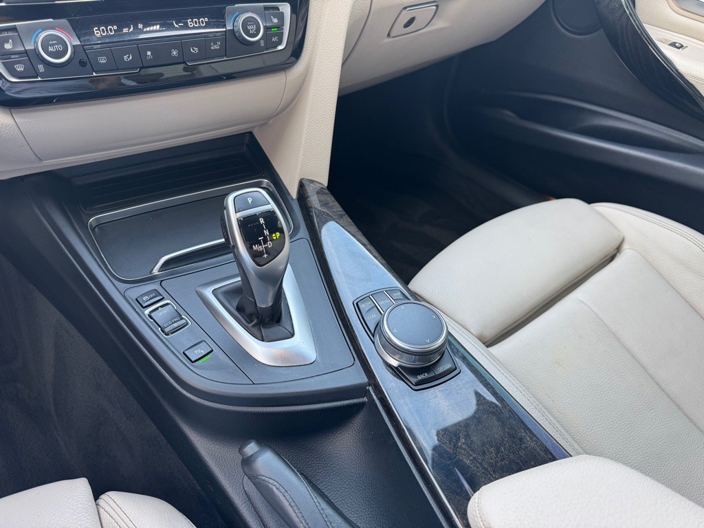 2017 BMW 3 Series Image 19