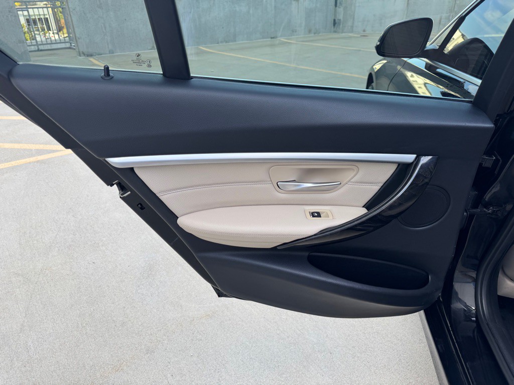 2017 BMW 3 Series Image 20