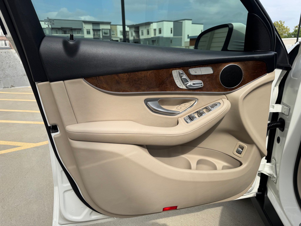 2018 Mercedes-Benz GLC-Class Image 11