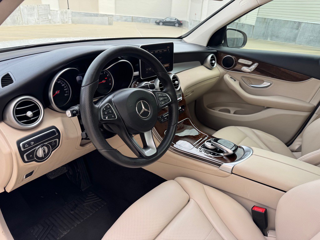 2018 Mercedes-Benz GLC-Class Image 12