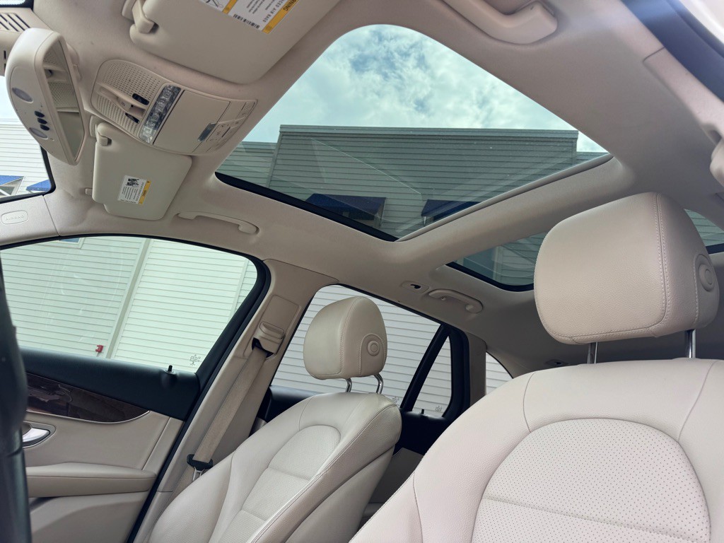 2018 Mercedes-Benz GLC-Class Image 14