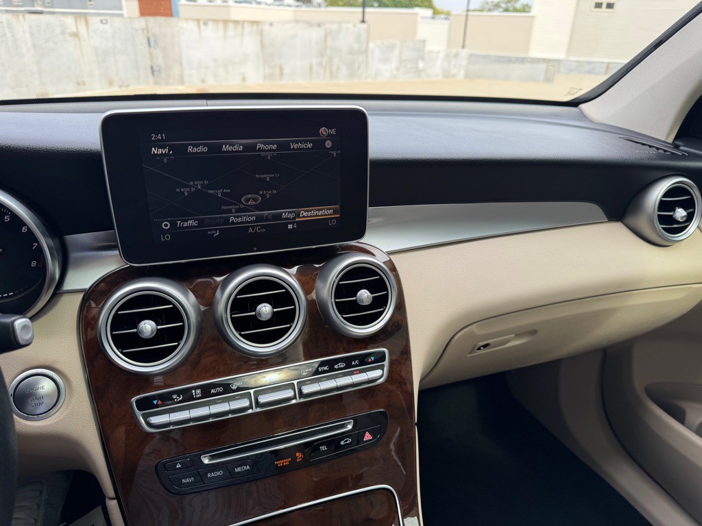 2018 Mercedes-Benz GLC-Class Image 17