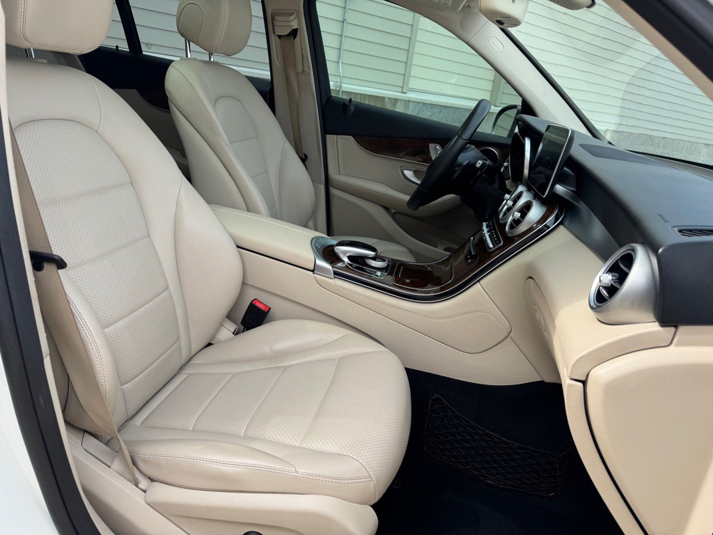 2018 Mercedes-Benz GLC-Class Image 28