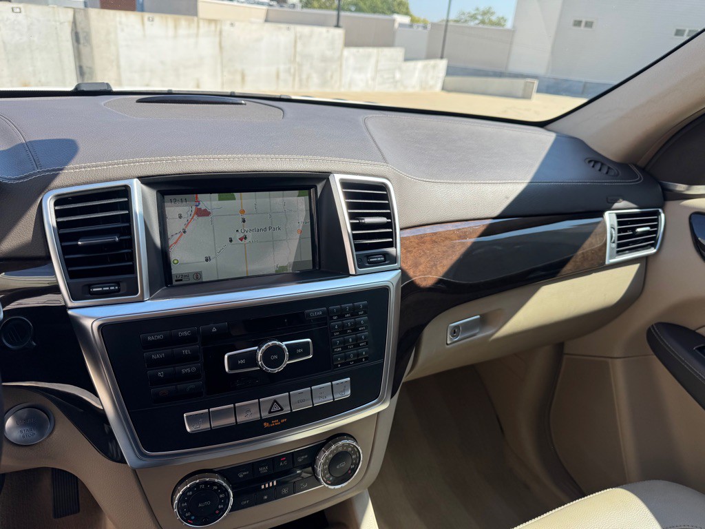 2015 Mercedes-Benz GL-Class Image 16