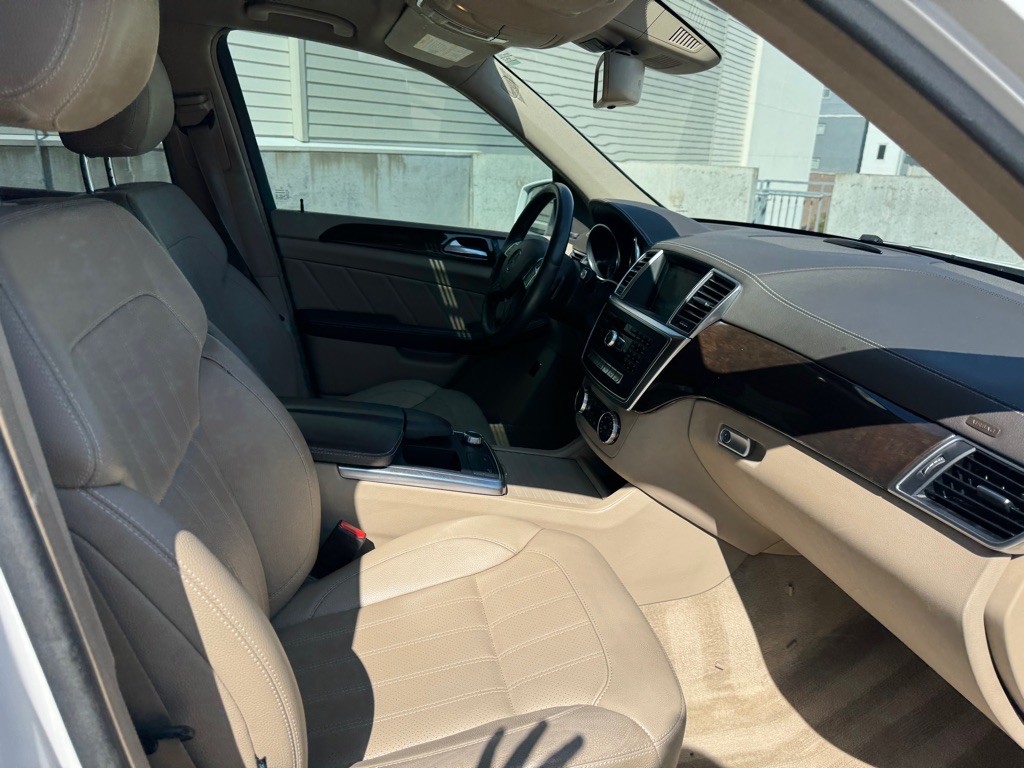 2015 Mercedes-Benz GL-Class Image 33