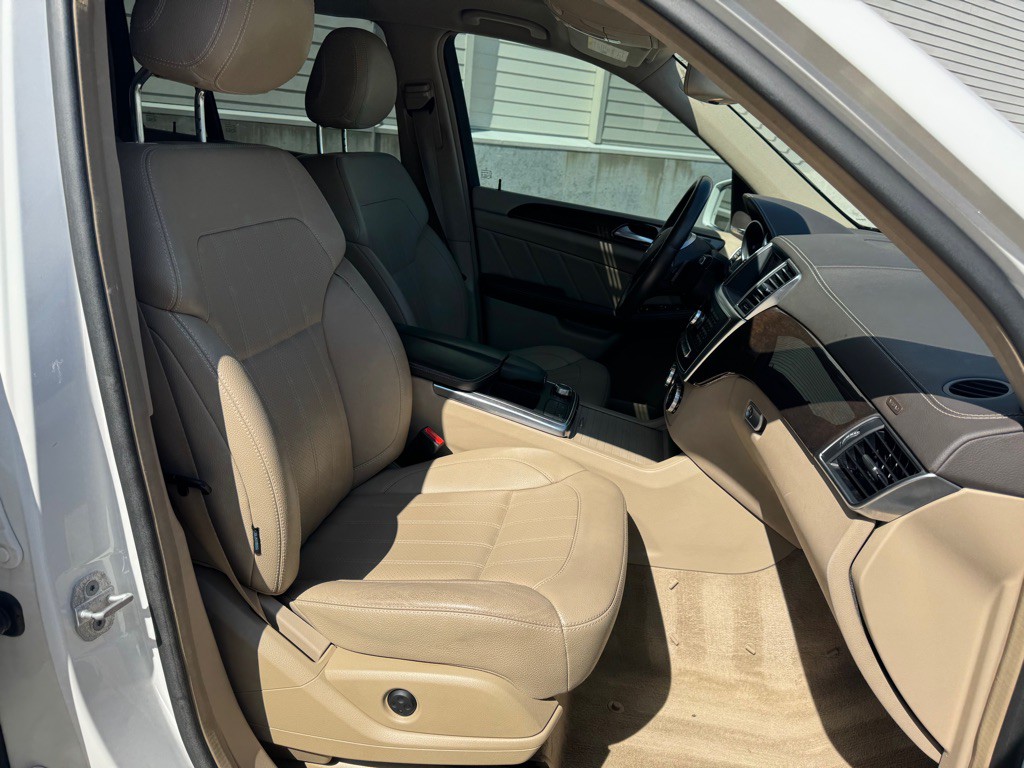 2015 Mercedes-Benz GL-Class Image 34