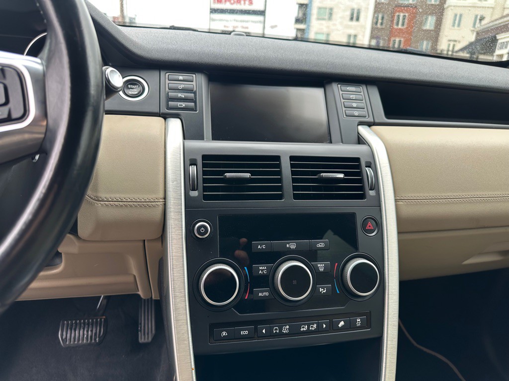 2016 Land Rover Discovery Sport Image 12