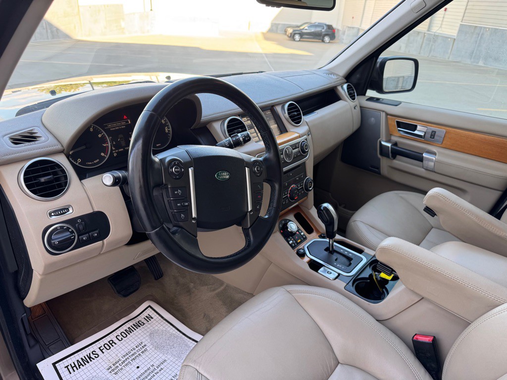 2012 Land Rover LR4 Image 11