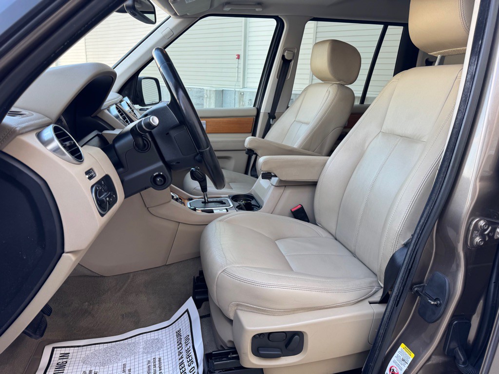 2012 Land Rover LR4 Image 12