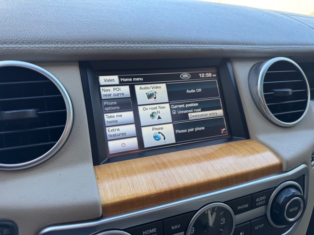 2012 Land Rover LR4 Image 17