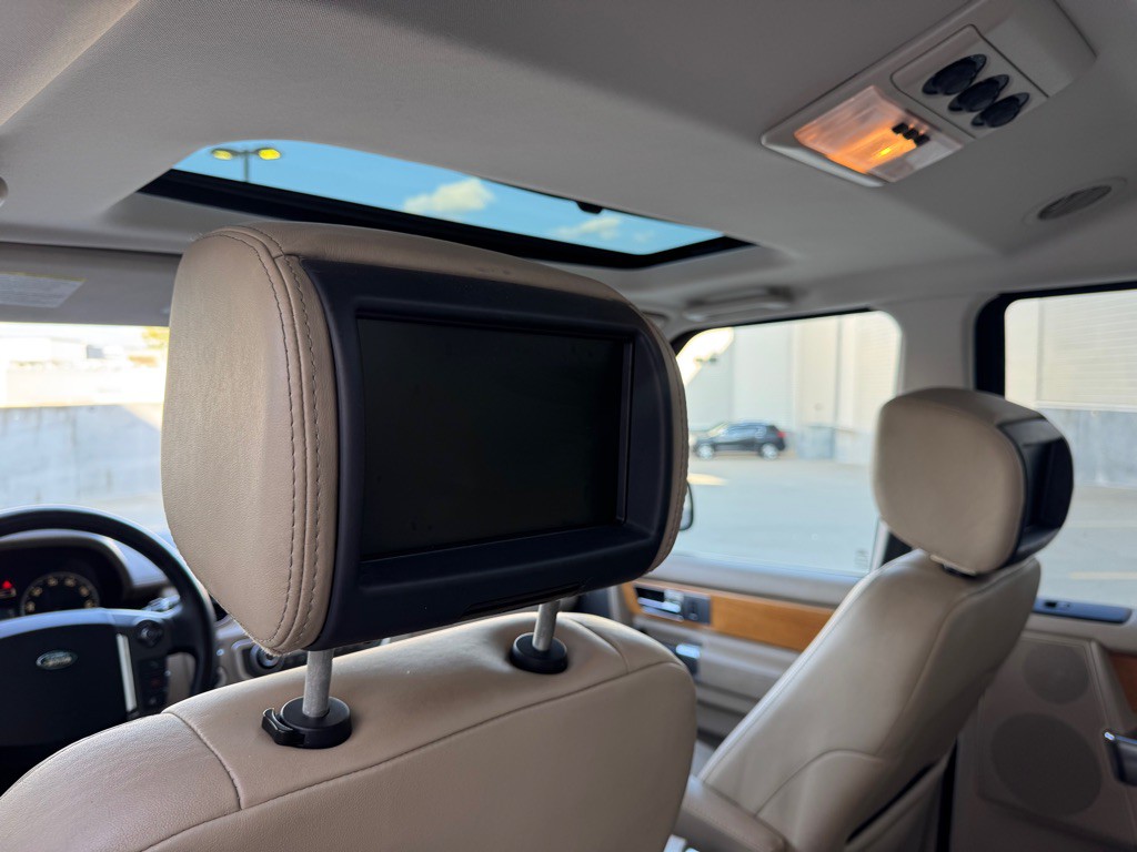 2012 Land Rover LR4 Image 24