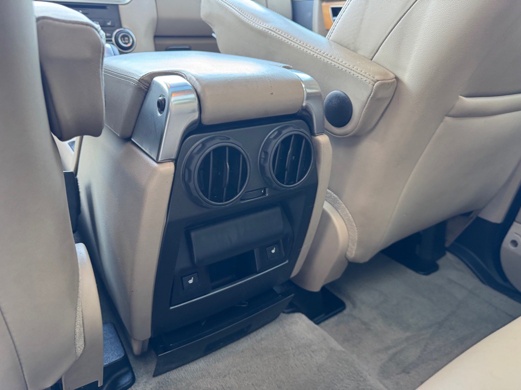 2012 Land Rover LR4 Image 25