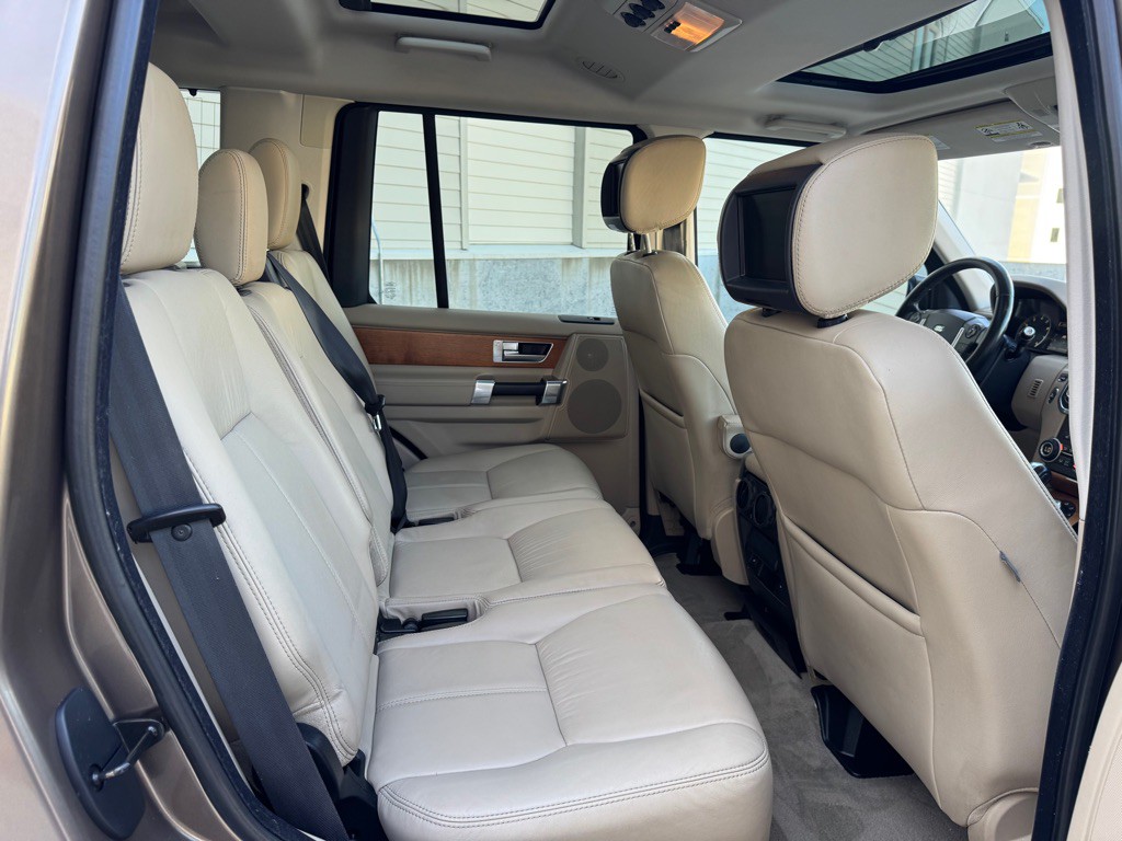2012 Land Rover LR4 Image 30