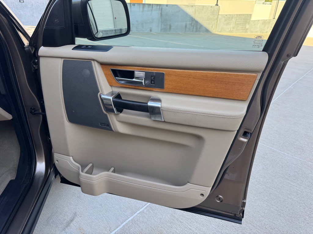 2012 Land Rover LR4 Image 31
